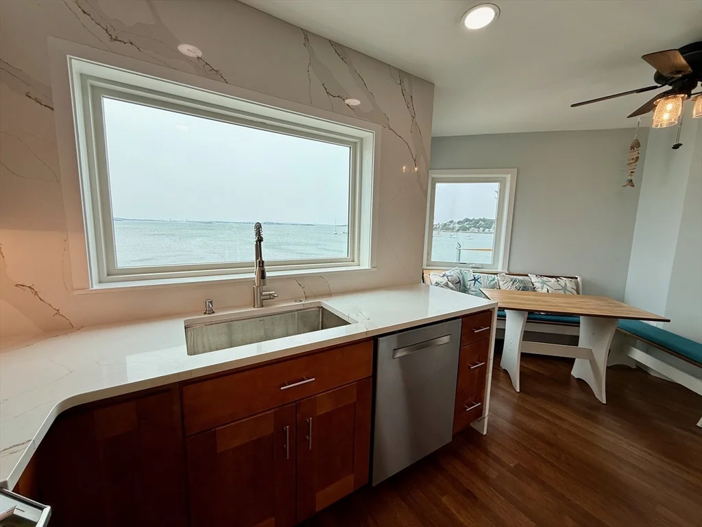 3 bed, 3 bath apartment for rent at 6 Marina Dr Unit 6, Hull