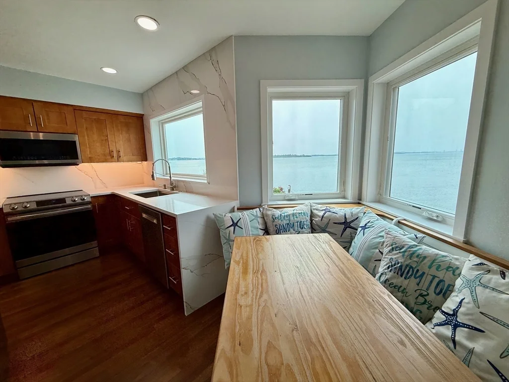 3 bed, 3 bath apartment for rent at 6 Marina Dr Unit 6, Hull — photo 9 of 33