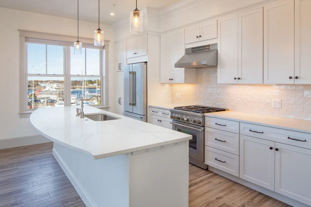 2 bed, 2 bath apartment for rent at 6 Market Unit 3, Newburyport — photo 6 of 16
