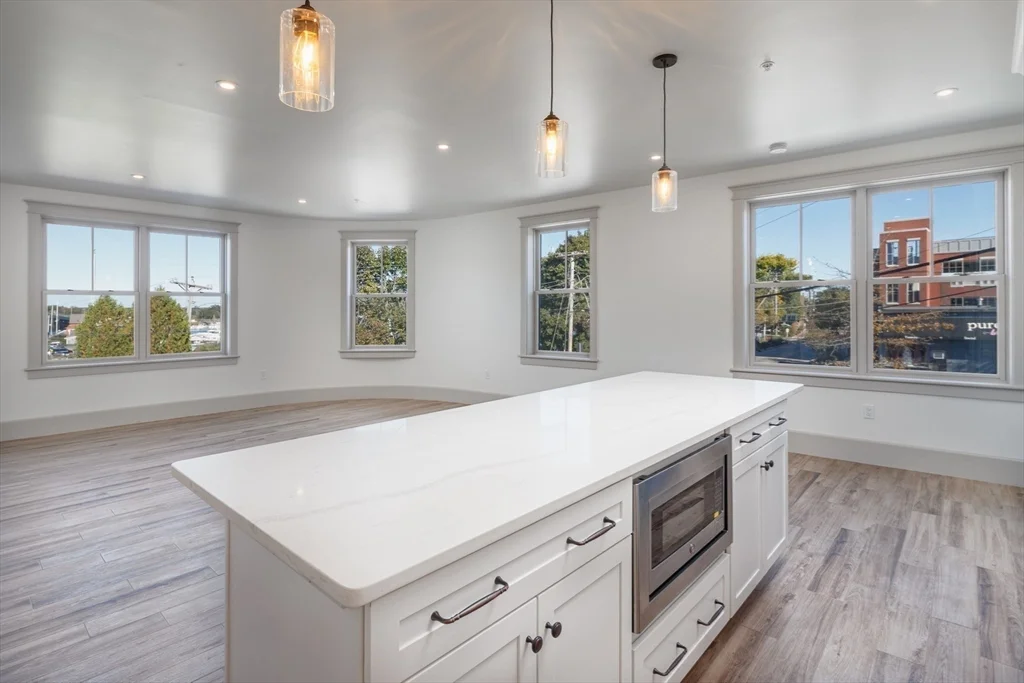 3 bed, 2 bath apartment for rent at 6 Market Unit 4, Newburyport — photo 16 of 27