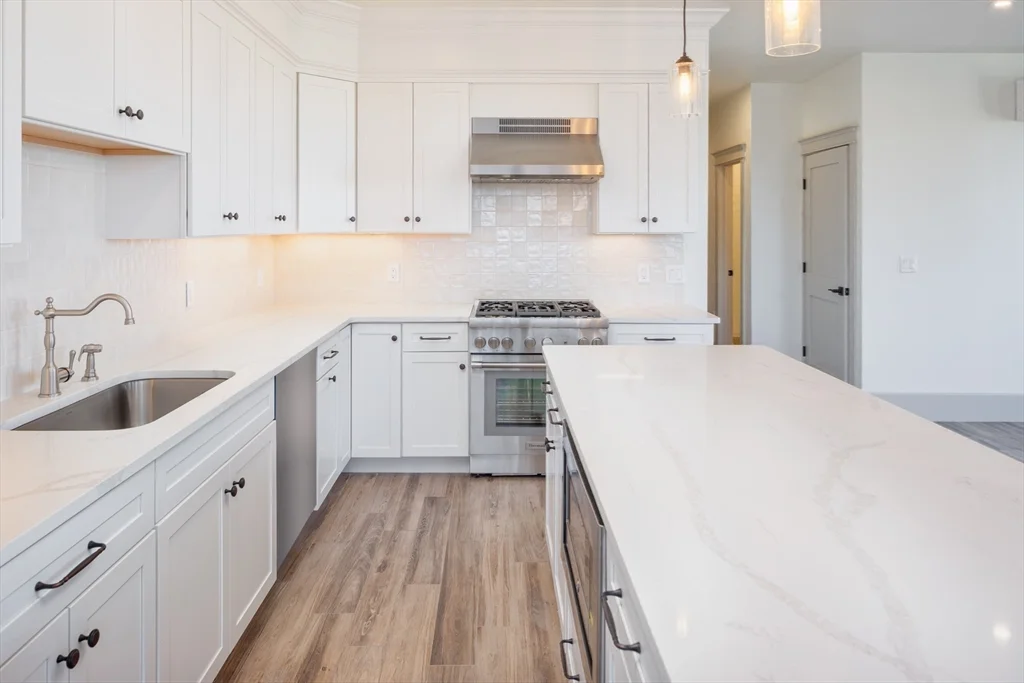 3 bed, 2 bath apartment for rent at 6 Market Unit 4, Newburyport — photo 17 of 27