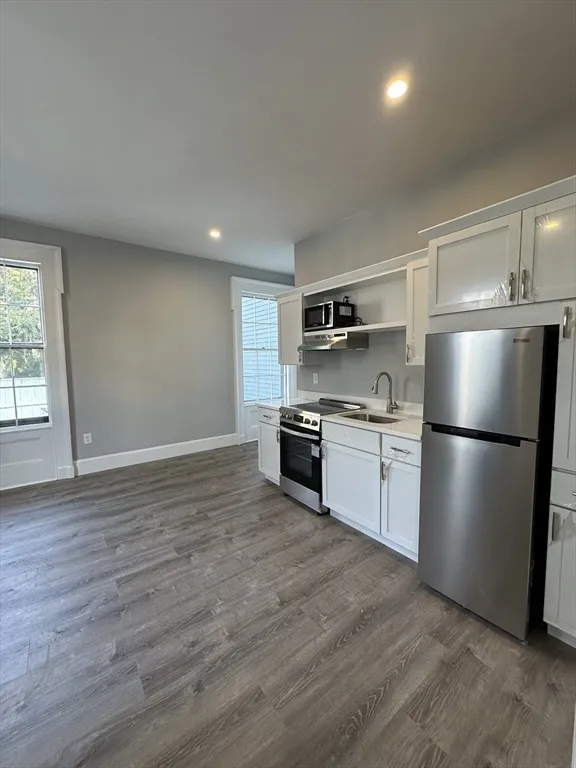 Studio bed, 1 bath apartment for rent at 6 Monroe St Unit 102, Salem — photo 7 of 8