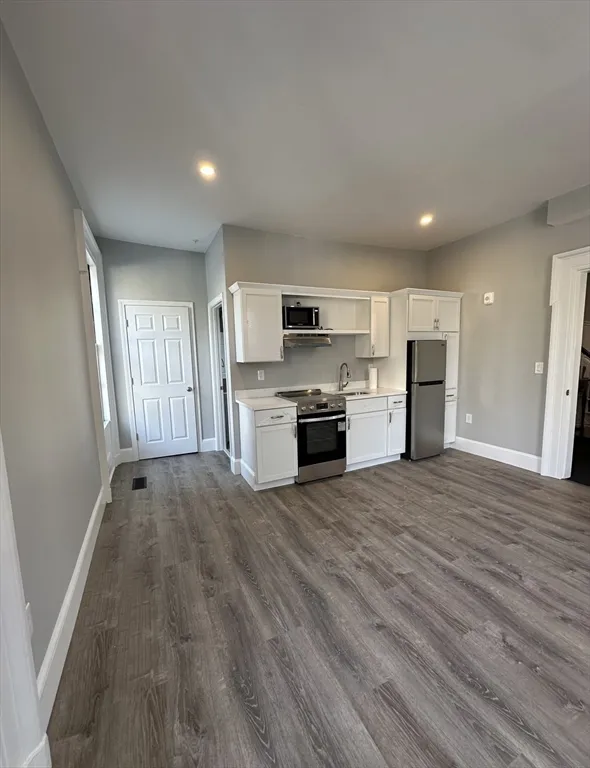 Studio bed, 1 bath apartment for rent at 6 Monroe St Unit 102, Salem — photo 2 of 8