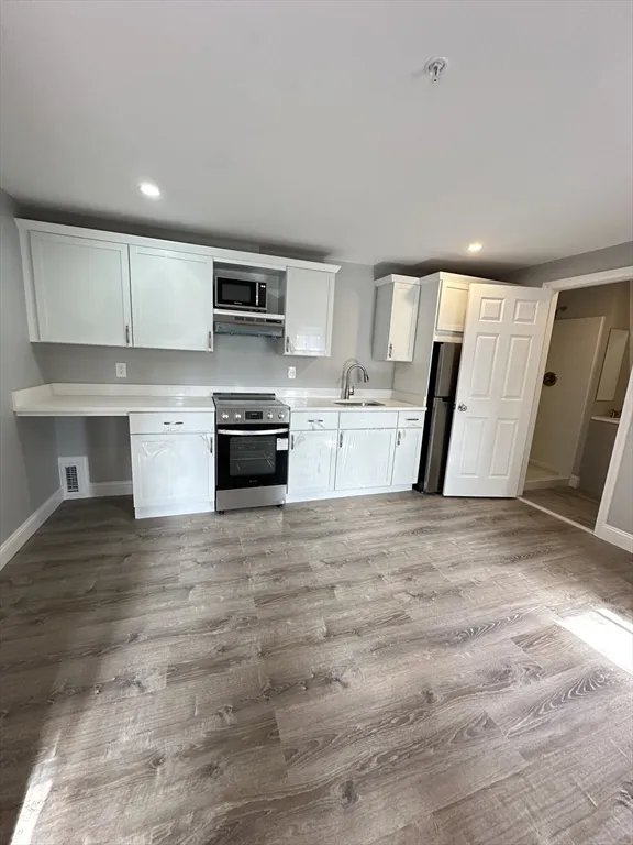 Studio bed, 1 bath apartment for rent at 6 Monroe St Unit 315, Salem — photo 6 of 7