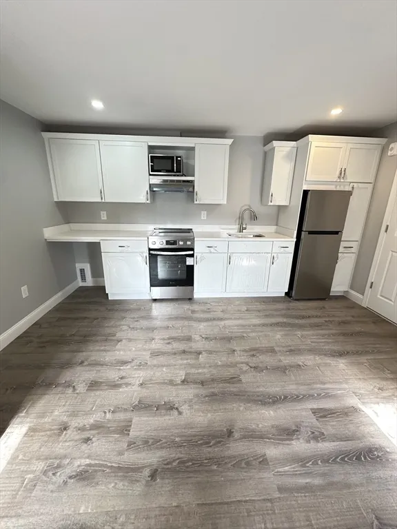 Studio bed, 1 bath apartment for rent at 6 Monroe St Unit 315, Salem — photo 1 of 7