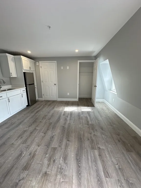 Studio bed, 1 bath apartment for rent at 6 Monroe St Unit 315, Salem — photo 2 of 7