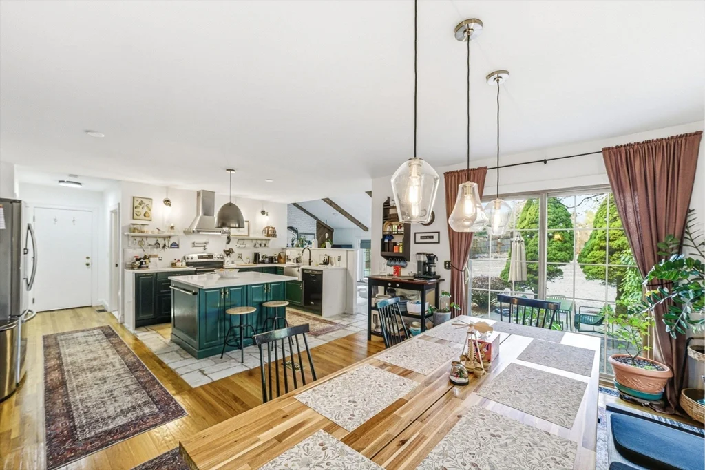 3 bed, 2 bath apartment for rent at 6 Montaup Rd Unit 6, Sharon — photo 1 of 35