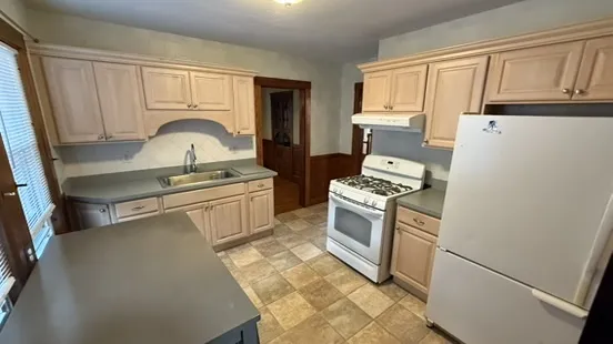 3 bed, 1 bath apartment for rent at 6 Narragansett St Unit 2, Dorchester — photo 15 of 20