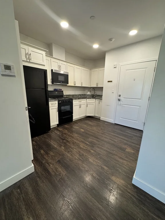 1 bed, 1 bath apartment for rent at 6 Needhams Landing Rd Unit 503, Lynn — photo 2 of 9