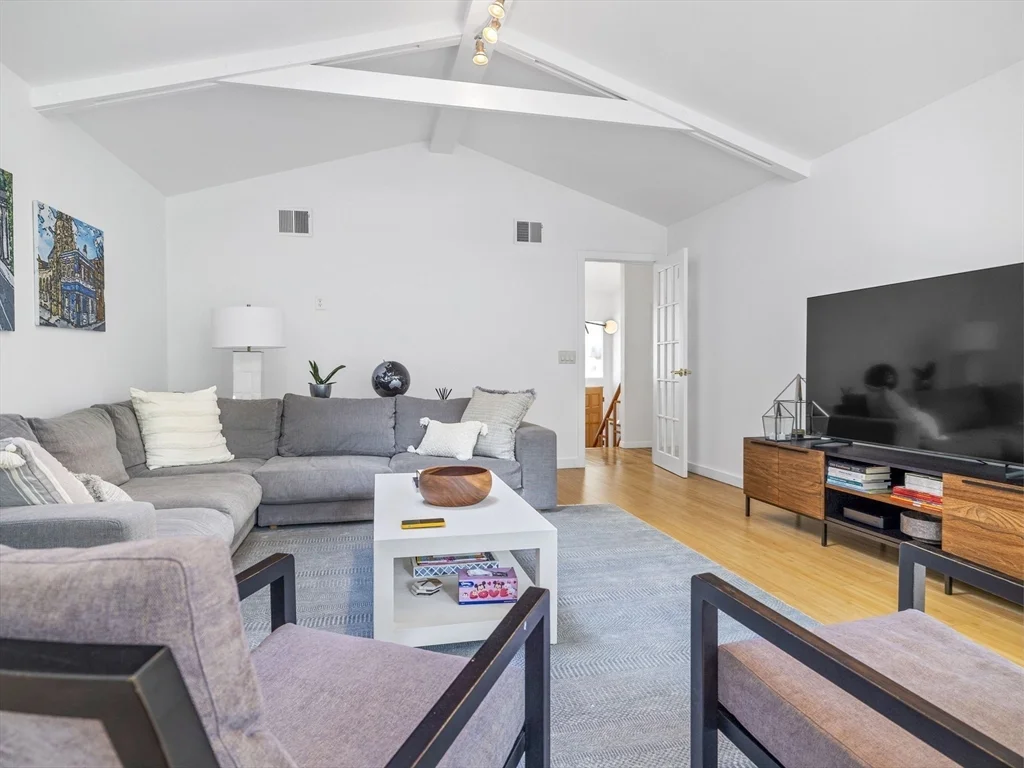 4 bed, 3 bath apartment for rent at 6 Nelson Dr, Chestnut Hill — photo 13 of 33