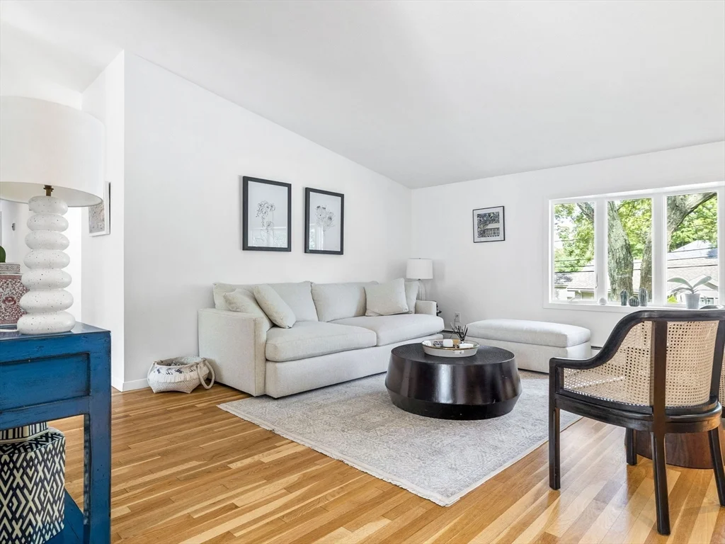 4 bed, 3 bath apartment for rent at 6 Nelson Dr, Chestnut Hill — photo 11 of 33