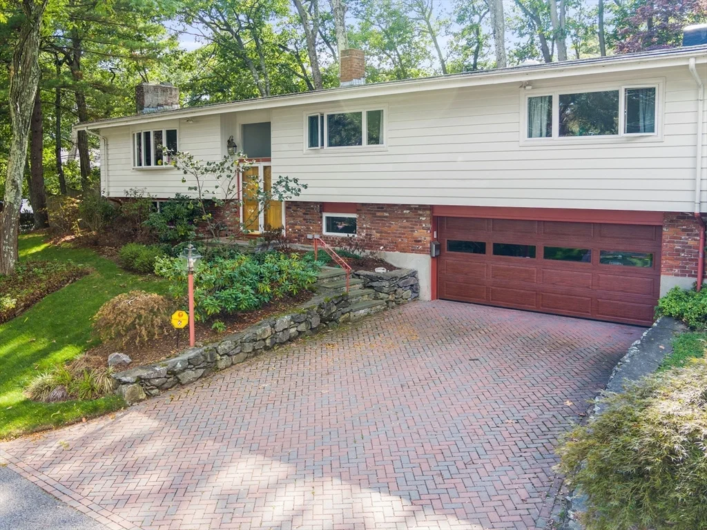 4 bed, 3 bath apartment for rent at 6 Nelson Dr, Chestnut Hill