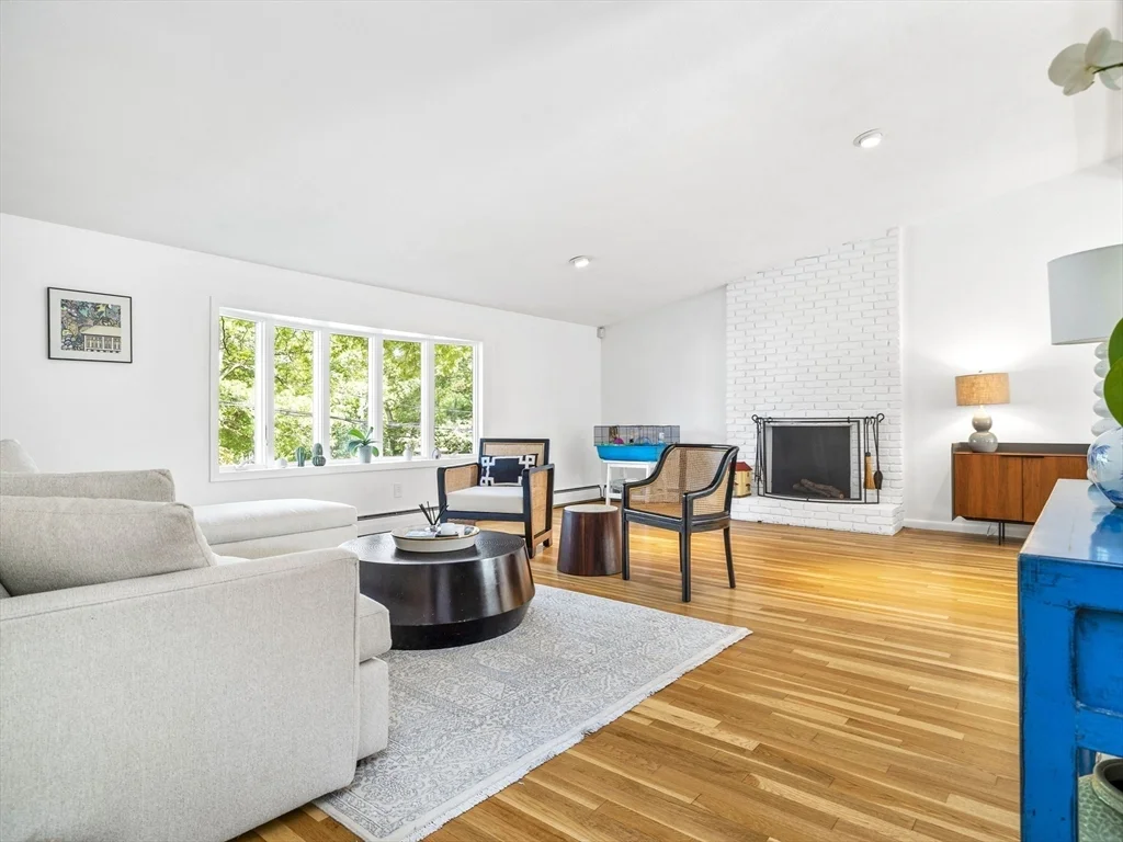 4 bed, 3 bath apartment for rent at 6 Nelson Dr, Chestnut Hill — photo 12 of 33