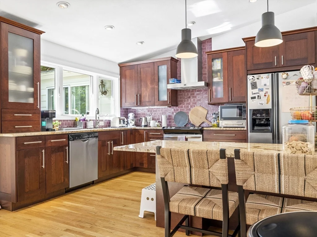 4 bed, 3 bath apartment for rent at 6 Nelson Dr, Chestnut Hill — photo 9 of 33