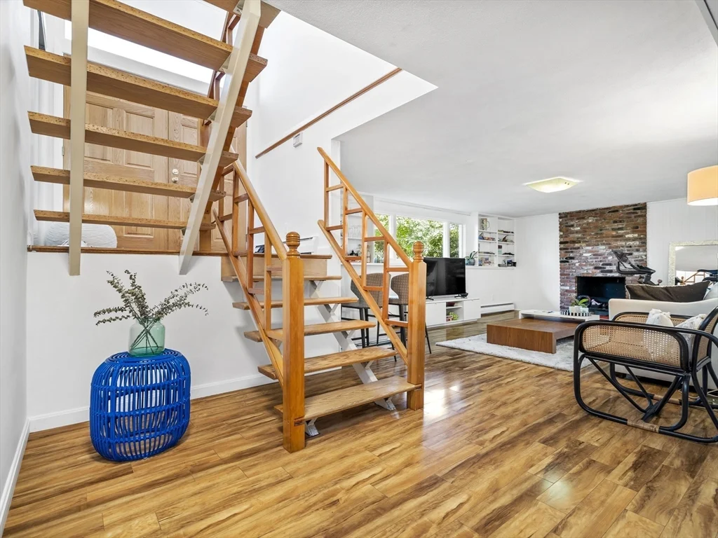 4 bed, 3 bath apartment for rent at 6 Nelson Dr, Chestnut Hill — photo 4 of 33