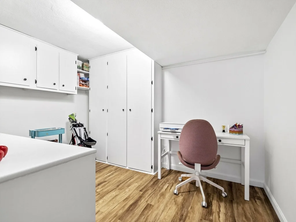 4 bed, 3 bath apartment for rent at 6 Nelson Dr, Chestnut Hill — photo 16 of 33