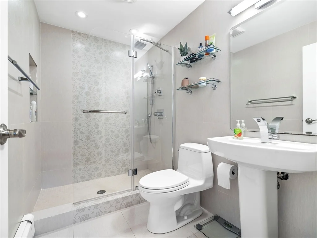 4 bed, 3 bath apartment for rent at 6 Nelson Dr, Chestnut Hill — photo 18 of 33