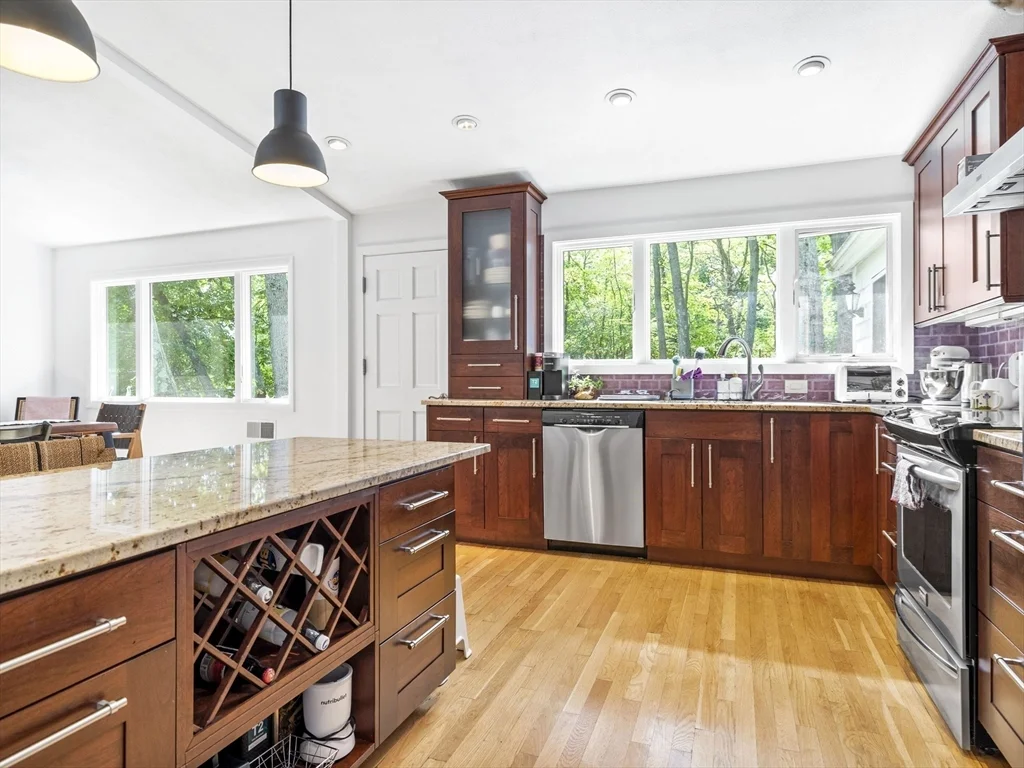 4 bed, 3 bath apartment for rent at 6 Nelson Dr, Chestnut Hill — photo 10 of 33