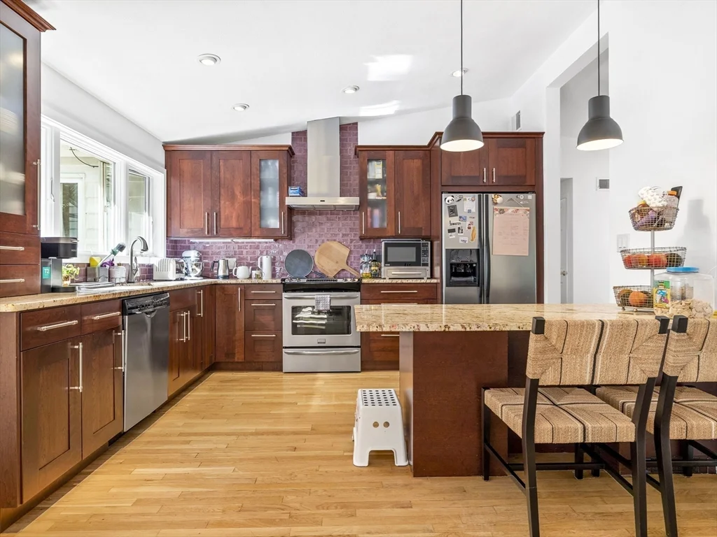 4 bed, 3 bath apartment for rent at 6 Nelson Dr, Chestnut Hill — photo 8 of 33