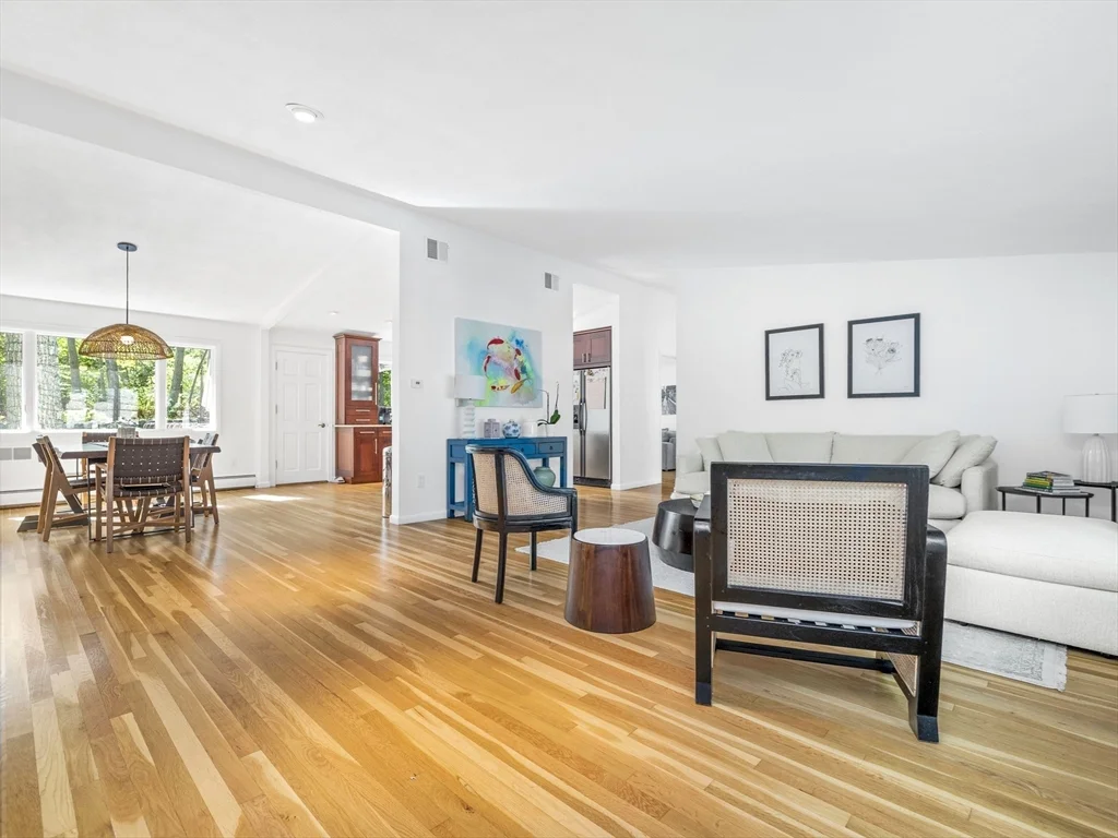 4 bed, 3 bath apartment for rent at 6 Nelson Dr, Chestnut Hill — photo 5 of 33
