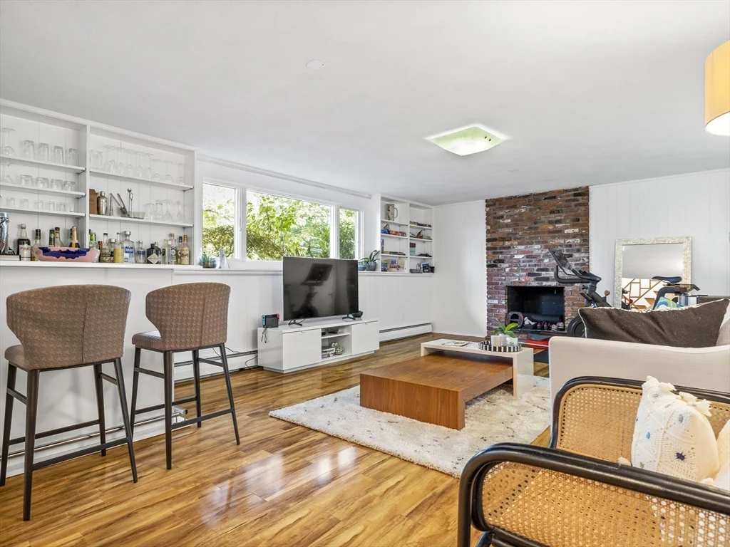 4 bed, 3 bath apartment for rent at 6 Nelson Dr, Chestnut Hill — photo 3 of 33