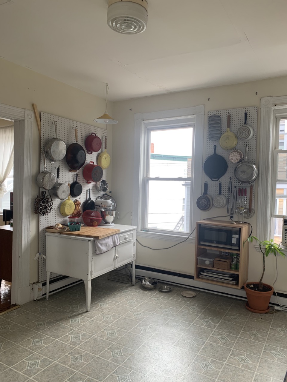 2 bed, 1 bath apartment for rent at 6 Nevada Ave Unit 3, Ward Two — photo 5 of 13