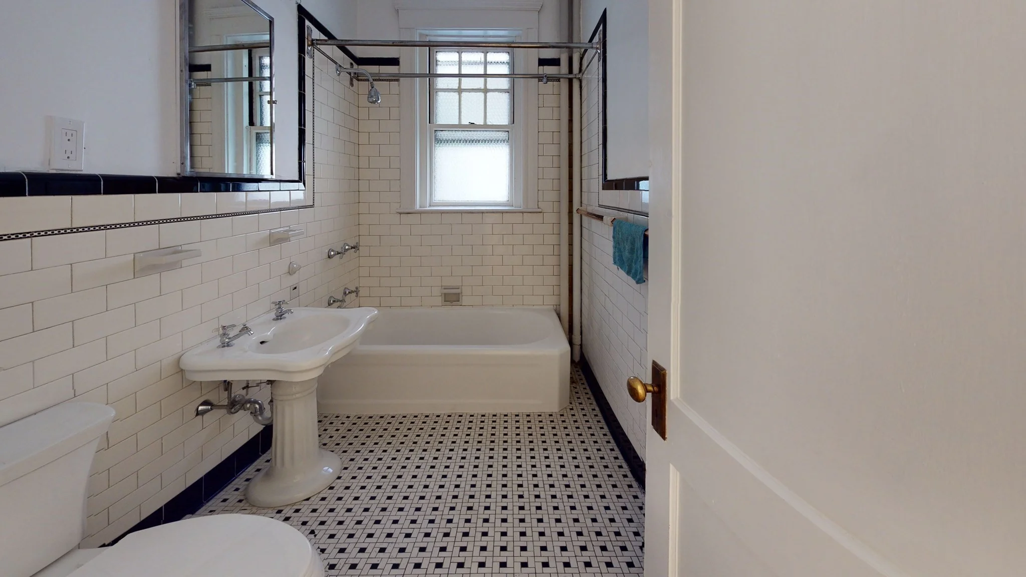 2 bed, 1 bath apartment for rent at 6 Newport Rd Unit 2, Baldwin — photo 2 of 11