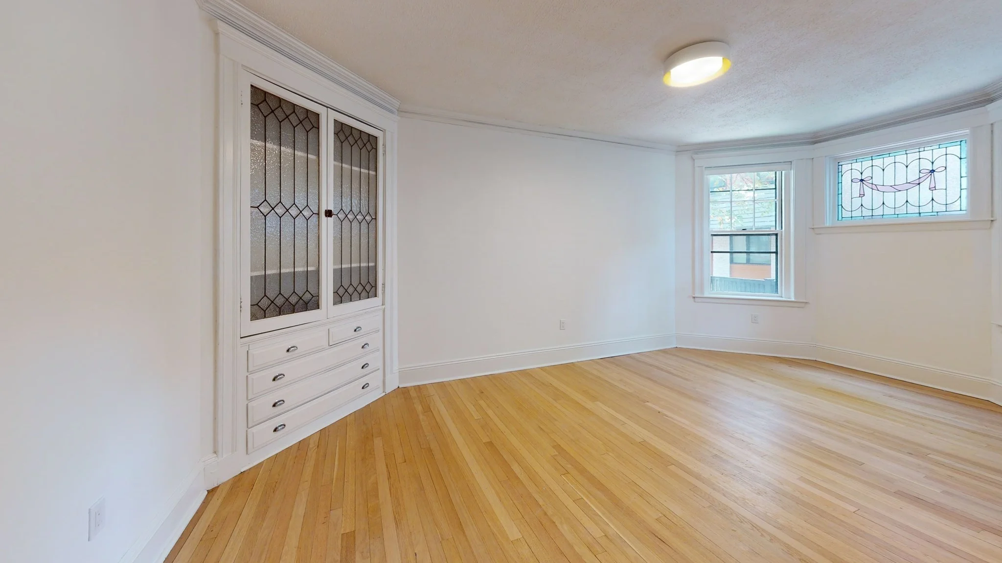 2 bed, 1 bath apartment for rent at 6 Newport Rd Unit 2, Baldwin — photo 3 of 11