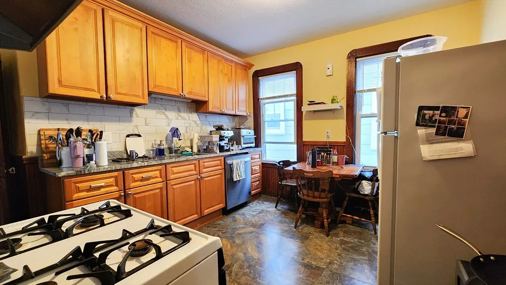 3 bed, 1 bath apartment for rent at 6 Newton St Unit 2, Cambridgeport — photo 8 of 11