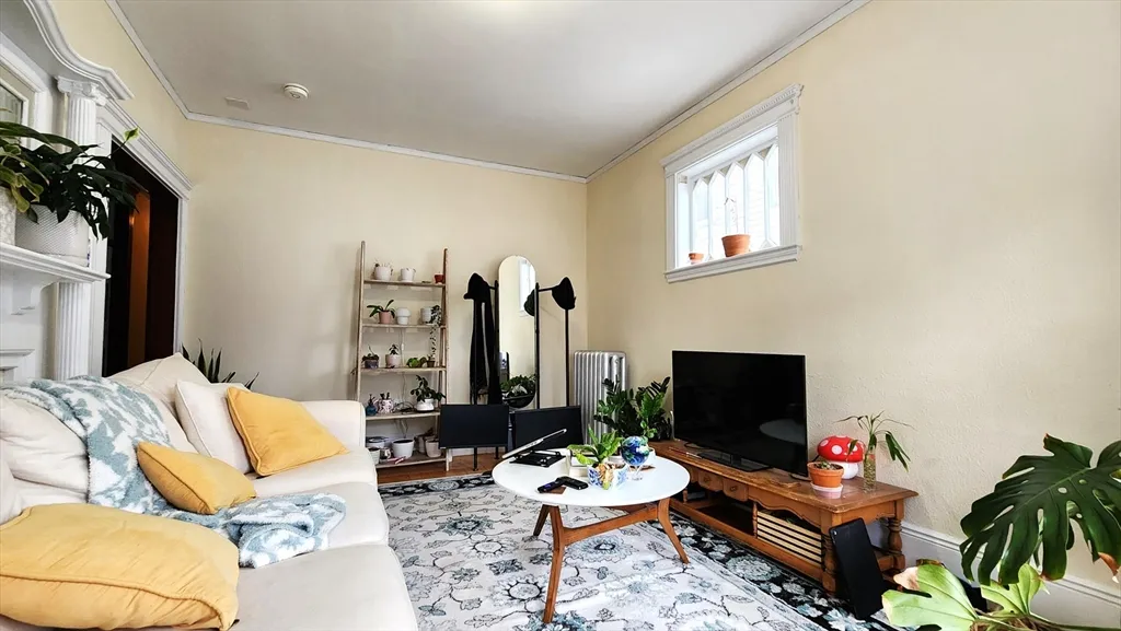 3 bed, 1 bath apartment for rent at 6 Newton St Unit 2, Cambridgeport — photo 2 of 11
