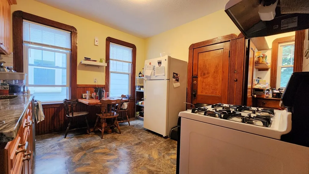 3 bed, 1 bath apartment for rent at 6 Newton St Unit 2, Cambridgeport — photo 9 of 11