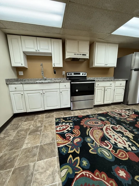5 bed, 2 bath apartment for rent at 6 Nichols St Unit 3, Salem — photo 4 of 21