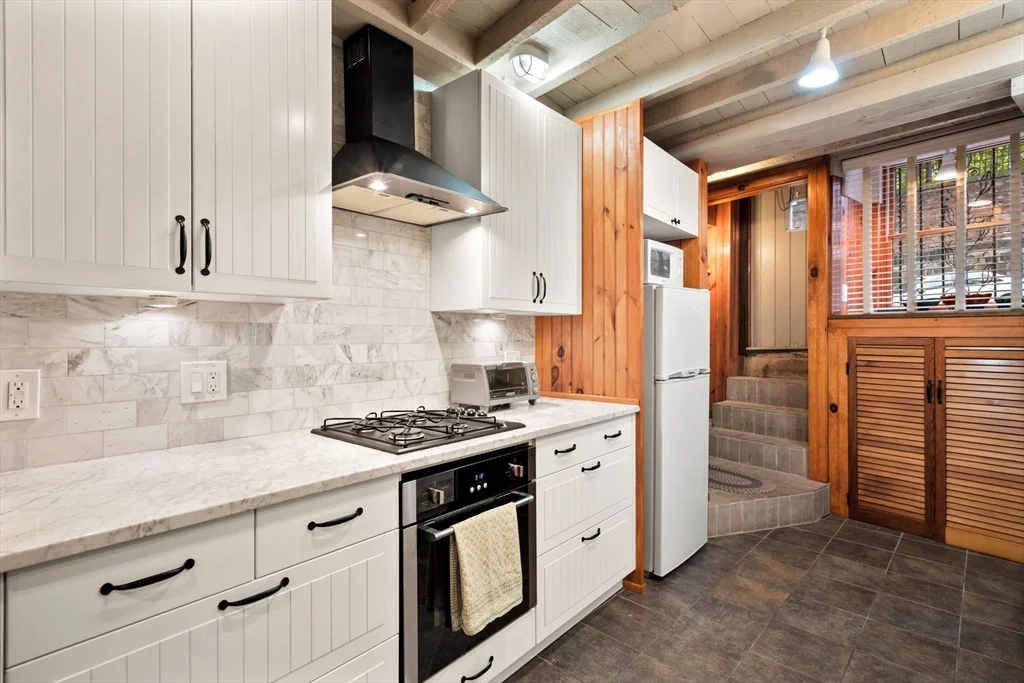 2 bed, 2 bath apartment for rent at 6 North Hudson St Unit 1, North End — photo 1 of 22