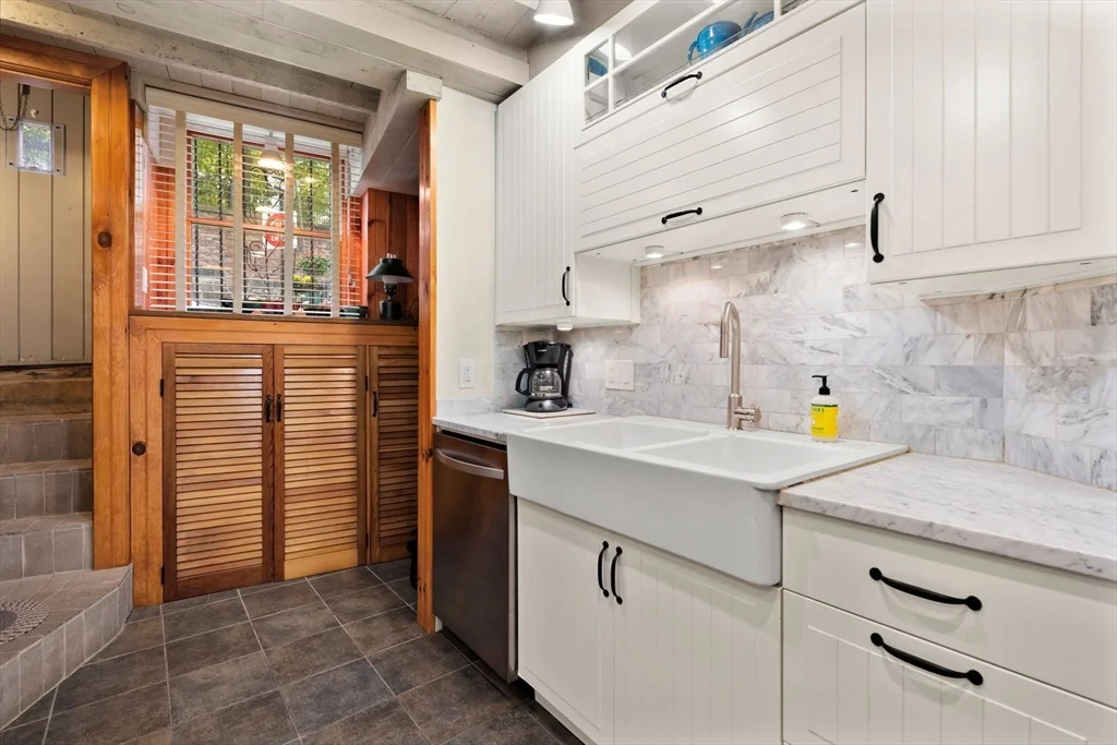2 bed, 2 bath apartment for rent at 6 North Hudson St Unit 1, North End — photo 3 of 22