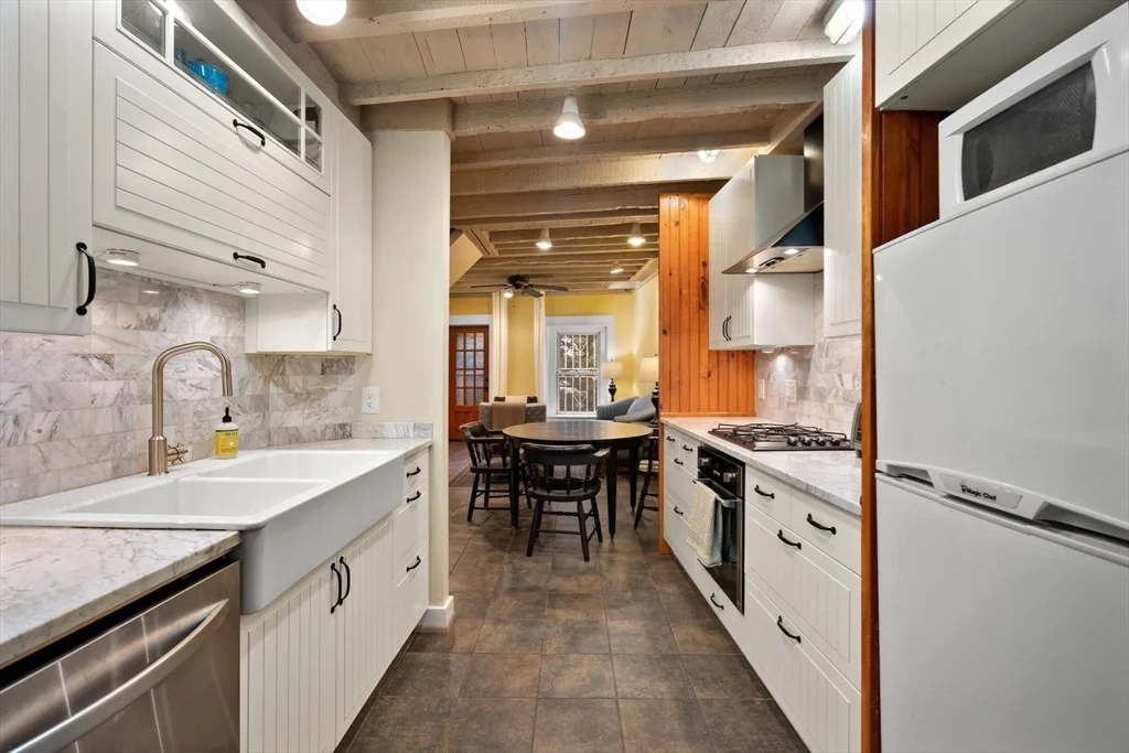 2 bed, 2 bath apartment for rent at 6 North Hudson St Unit 1, North End — photo 4 of 22