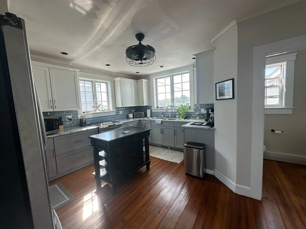 4 bed, 3 bath apartment for rent at 6 Oceanside, Scituate — photo 2 of 12
