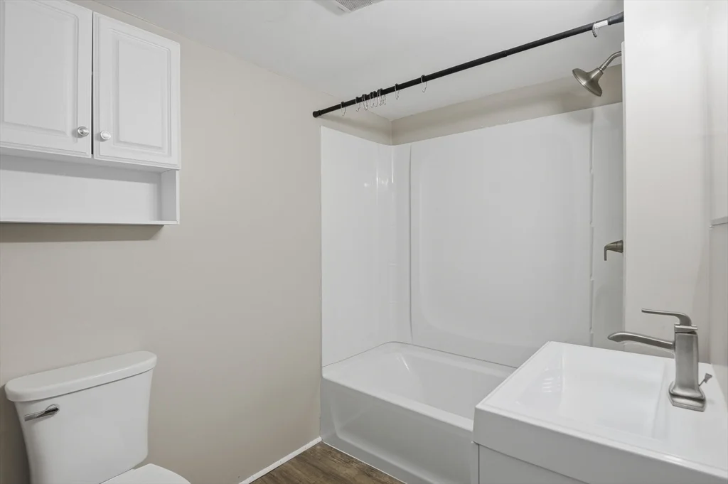 1 bed, 1 bath apartment for rent at 6 Oswald St Unit 1, Worcester — photo 11 of 20