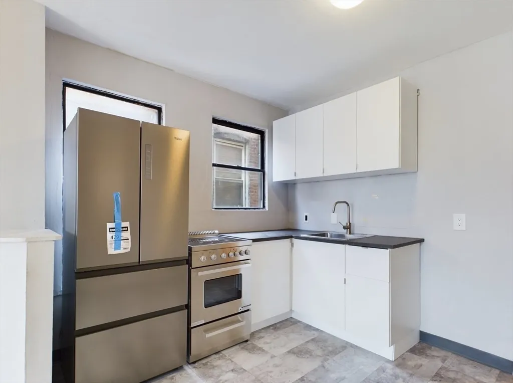 3 bed, 1 bath apartment for rent at 6 Parker Hill Ave Unit 2, Mission Hill