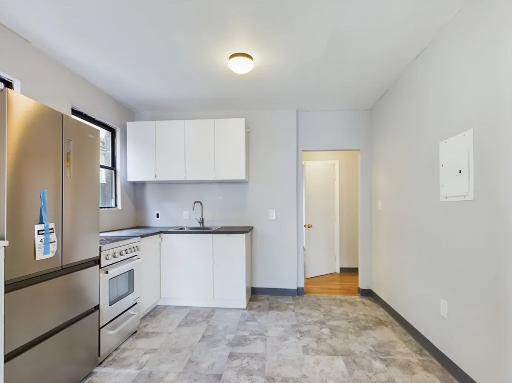 3 bed, 1 bath apartment for rent at 6 Parker Hill Ave Unit 2, Mission Hill — photo 2 of 7