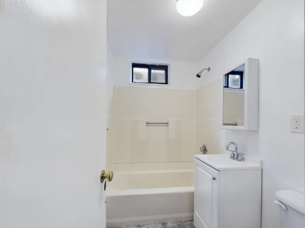3 bed, 1 bath apartment for rent at 6 Parker Hill Ave Unit 2, Mission Hill — photo 7 of 7