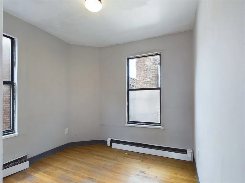 3 bed, 1 bath apartment for rent at 6 Parker Hill Ave Unit 2, Mission Hill — photo 4 of 7