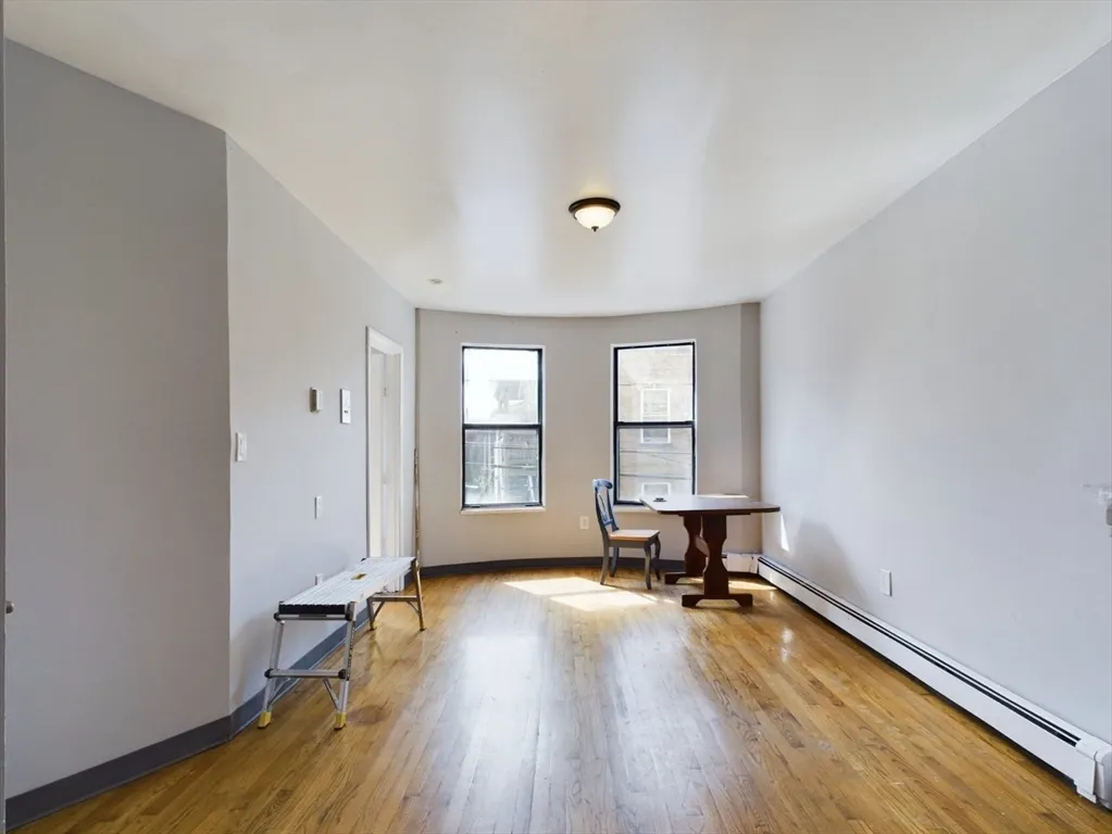 3 bed, 1 bath apartment for rent at 6 Parker Hill Ave Unit 2, Mission Hill — photo 3 of 7