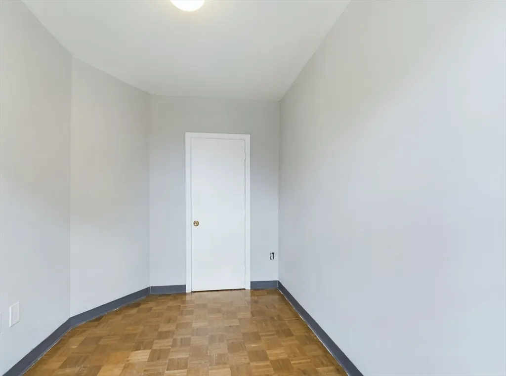 3 bed, 1 bath apartment for rent at 6 Parker Hill Ave Unit 2, Mission Hill — photo 6 of 7