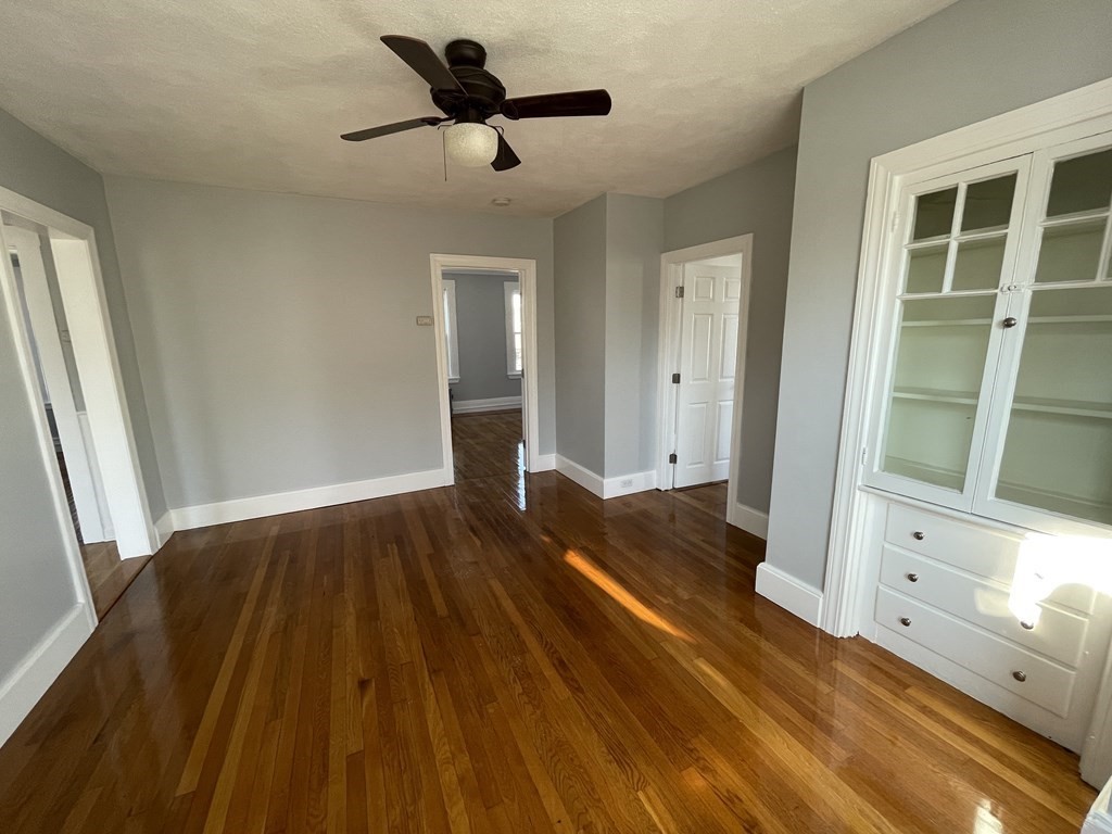 3 bed, 1 bath apartment for rent at 6 Pearl St Unit 2, Salem — photo 6 of 13