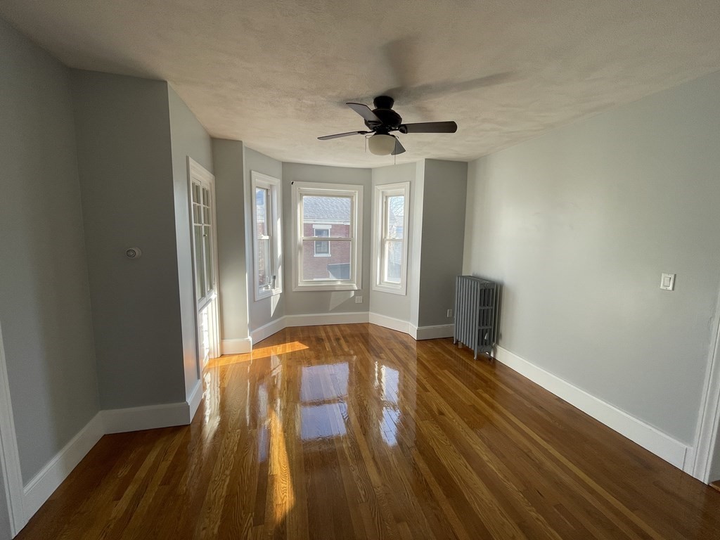 3 bed, 1 bath apartment for rent at 6 Pearl St Unit 2, Salem — photo 4 of 13