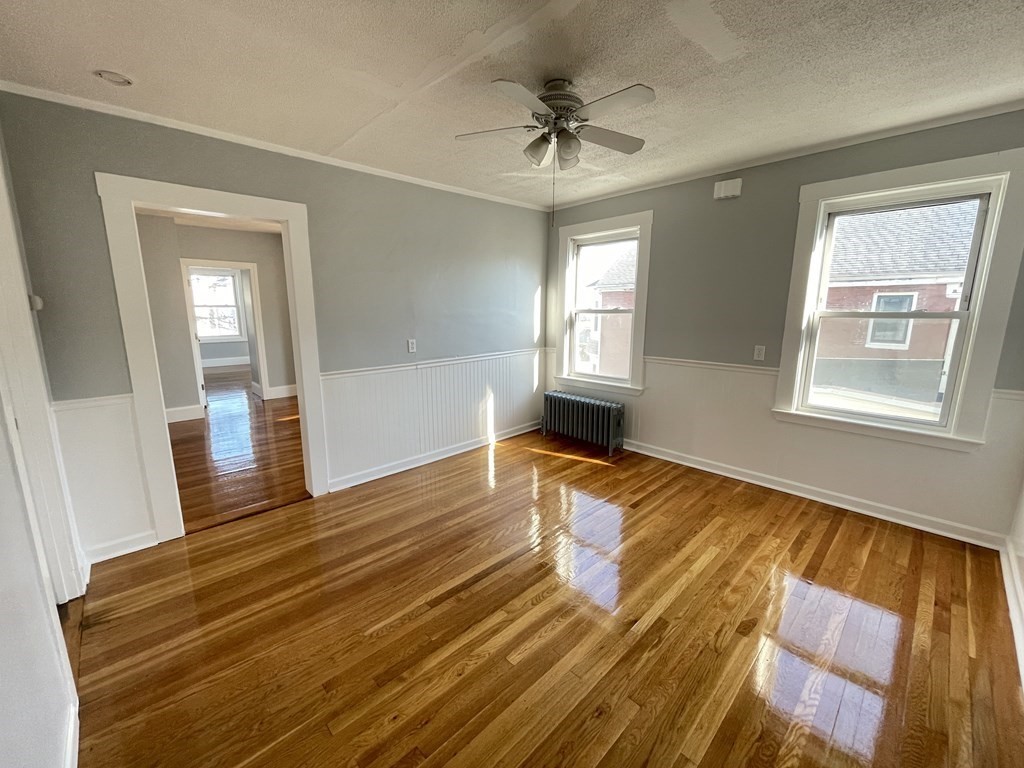 3 bed, 1 bath apartment for rent at 6 Pearl St Unit 2, Salem — photo 1 of 13