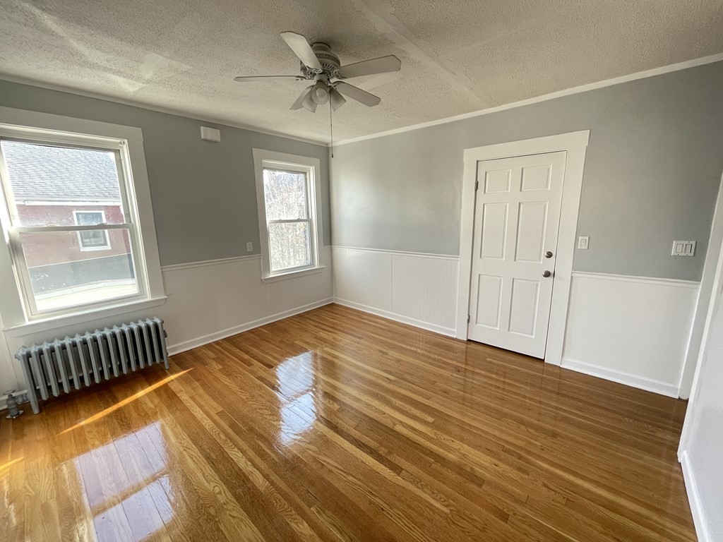 3 bed, 1 bath apartment for rent at 6 Pearl St Unit 2, Salem — photo 11 of 13