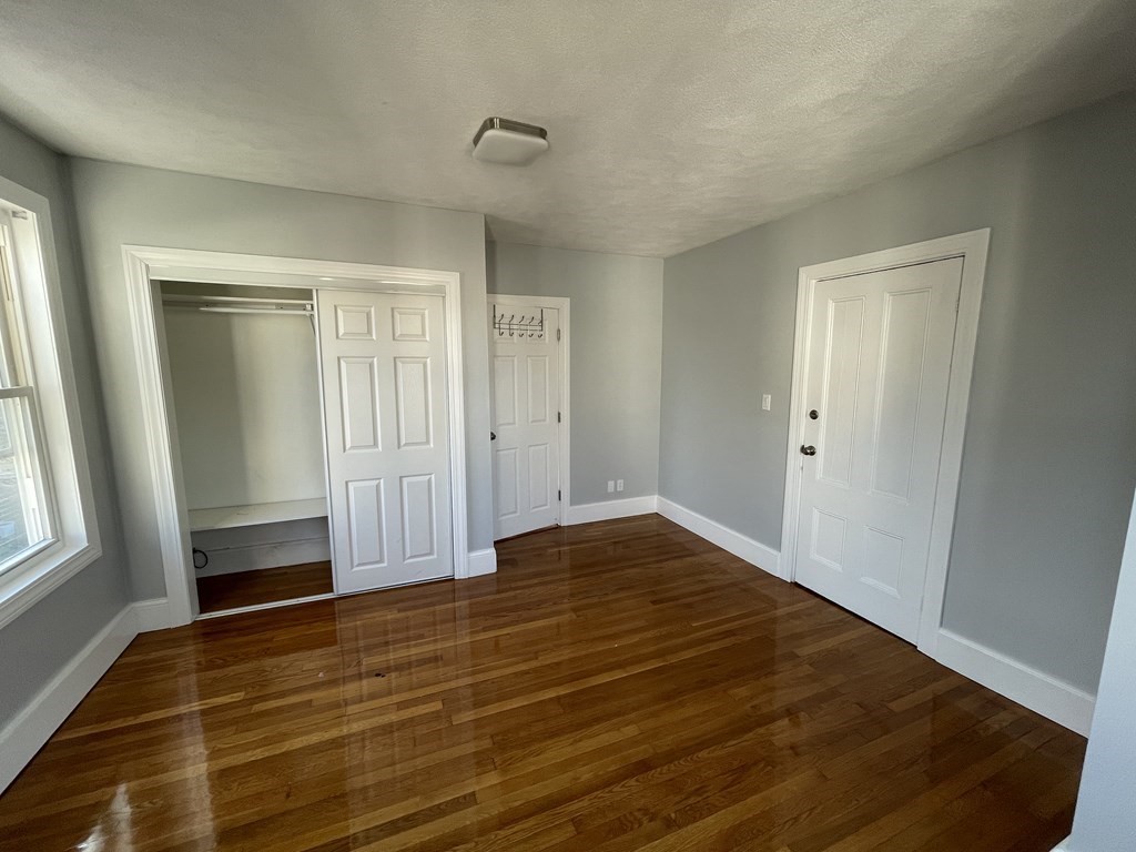 3 bed, 1 bath apartment for rent at 6 Pearl St Unit 2, Salem — photo 3 of 13
