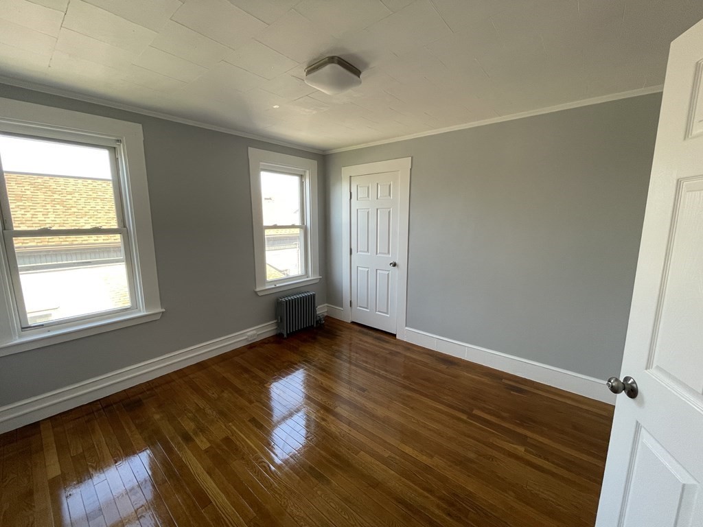 3 bed, 1 bath apartment for rent at 6 Pearl St Unit 2, Salem — photo 9 of 13