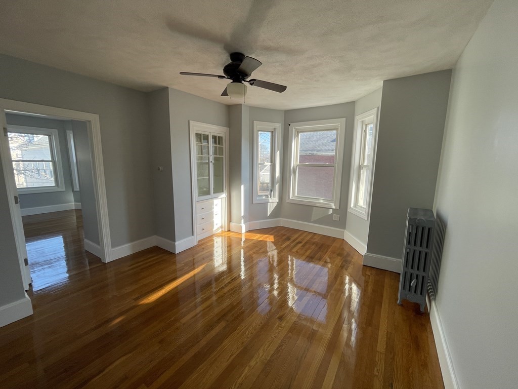 3 bed, 1 bath apartment for rent at 6 Pearl St Unit 2, Salem — photo 5 of 13